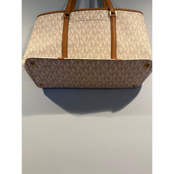 Michael Kors Jet Set Signature PVC Tote Bag – Vanilla / Acorn - Picture 5 of 6